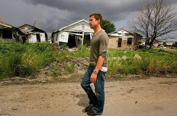 Brad Pitt'den kasırga mağduru 109 aileye ev - Resim: 2