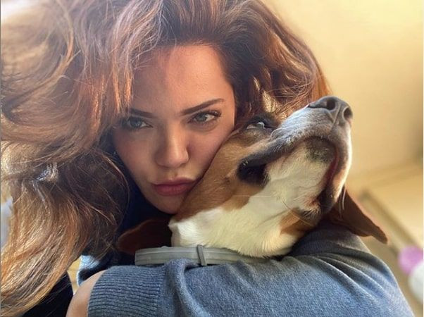 ATV Bir Zamanlar Çukurova yıldızı Hilal Altınbilek teknede iş adamıyla yakalandı! - Resim: 3