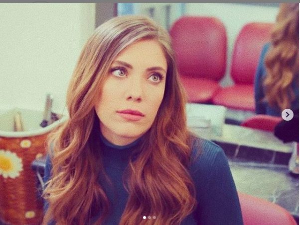 Yasak Elma'daki Yıldız Eda Ece duyurdu!  Apar topar yayından kaldırıldı - Resim: 2