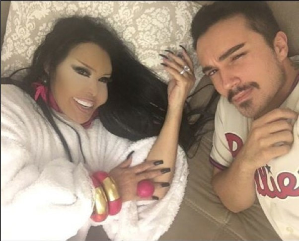 Bülent Ersoy'un yatak pozları sevgilisini kızdırdı!  - Resim: 1