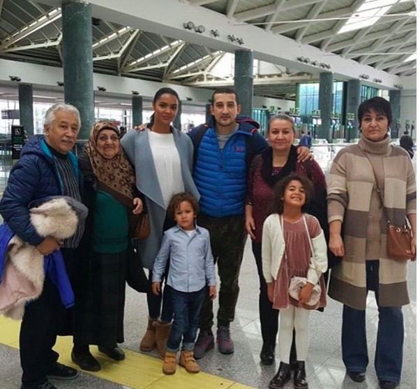 Serhat Akın'ın gizlediği eşi! Karısı ile çocuklarını ilk kez... - Resim: 1