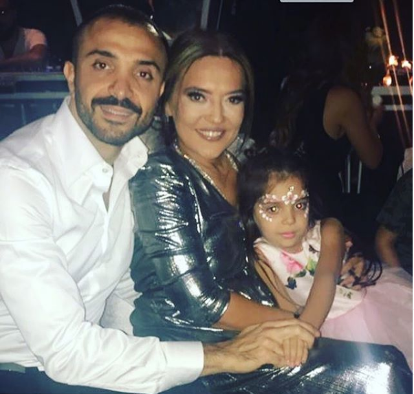 Demet Akalın ve Okan Kurt'un partisinde Seda Sayan ve Aleyna Tilki karşılıklı göbek attı - Resim: 3