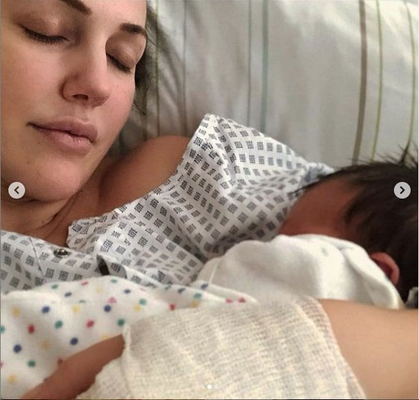 Meryem Uzerli'nin emzirme fotoğrafı olay yaratmıştı kızıyla yeni pozlarını paylaştı - Resim: 4