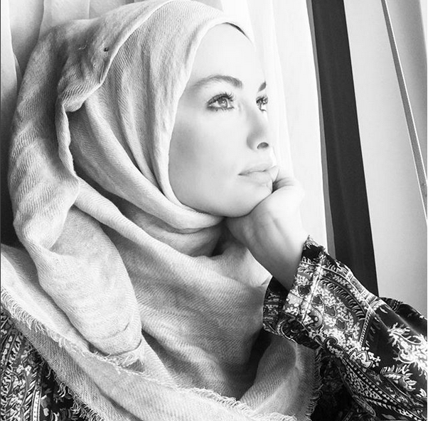 Gamze Özçelik  tesettüre girdi! Gamze Özçelik fotoğrafları - Resim: 2