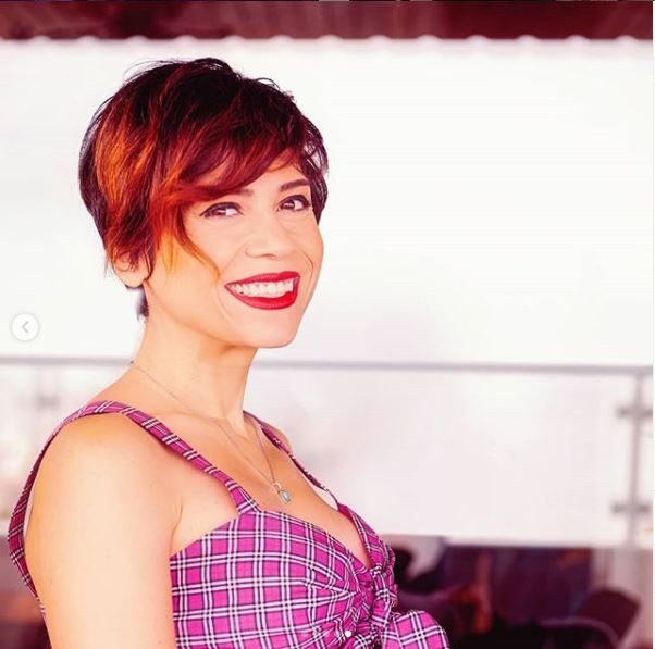 Aydilge ödülden sonra eteğini çıkardı! Dövülen kadınların çığlıyım dedi - Resim: 1