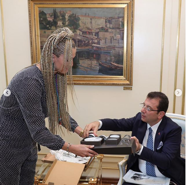 Tuğba Özay Ekrem İmamoğlu'nu makamında ziyaret etti yere göğe sığdıramadı - Resim: 4