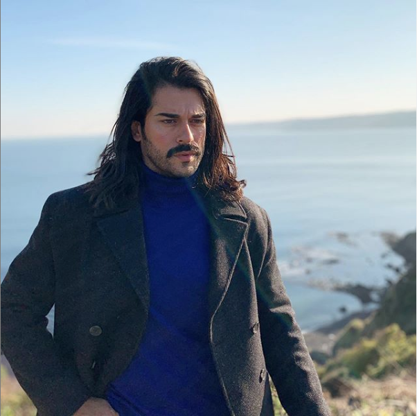 Odasına gizlice girmek için bakın ne yaptı Kuruluş Osman yıldızı Burak Özçivit'e hayran şoku! - Resim: 1