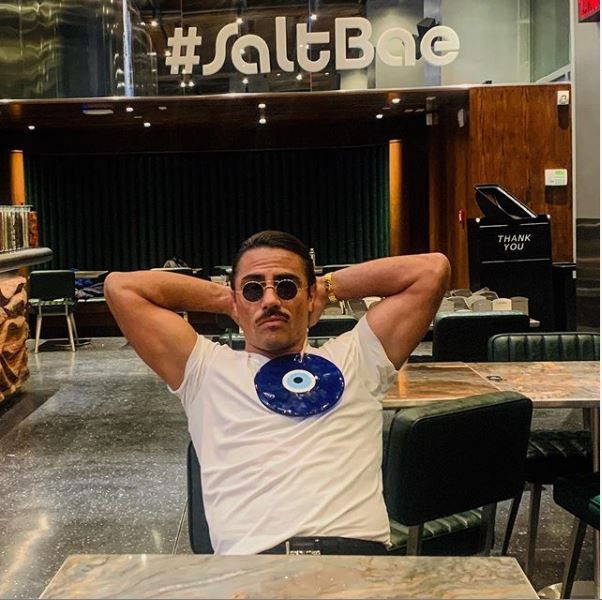 Nusret Gökçe annesiyle pozunu paylaştı! 8 Mart Dünya Kadınlar Günü jesti geldi - Resim: 1