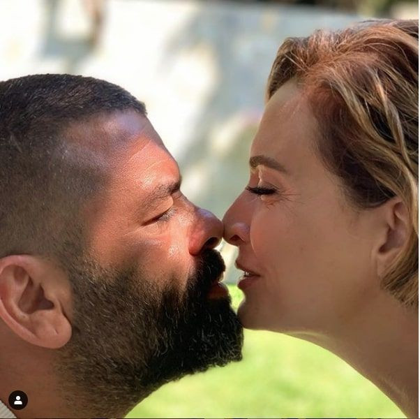 Ceyda Düvenci'den eşi Bülent Şakrak'a romantik kutlama herkesin beğenisini aldı - Resim: 2