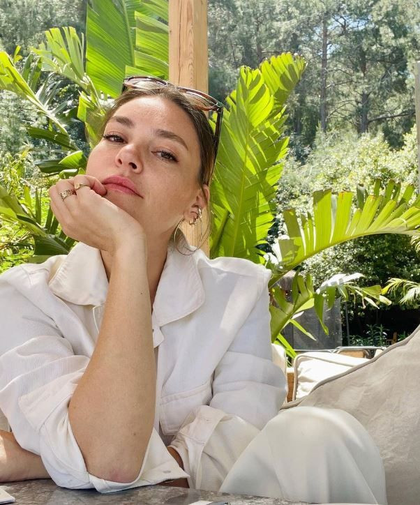 Güzel oyuncu Aslı Enver ilk kez anne oldu! Bebeğine bakın hangi ismi verdi - Resim: 3