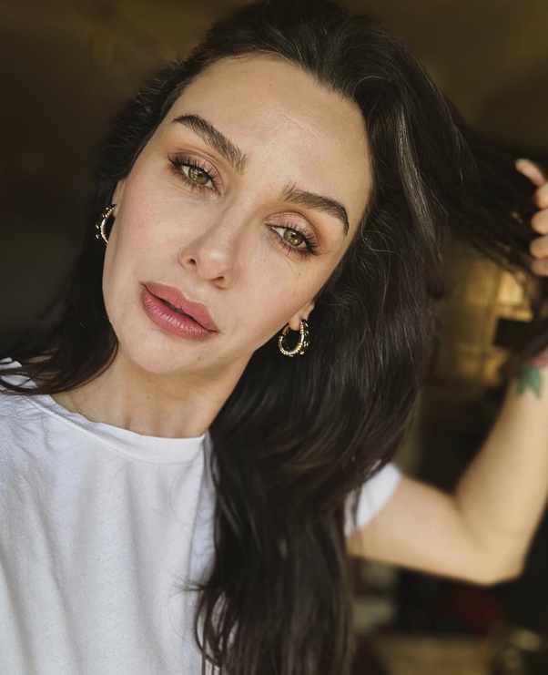 Oyuncu Birce Akalay ölüm haberiyle sarsıldı! Üzen haberi sosyal medyadan paylaştı - Resim: 1