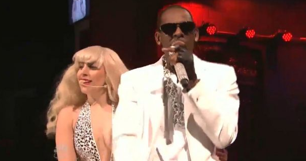 Lady Gaga canlı yayında sahnede sevişti - Resim: 4