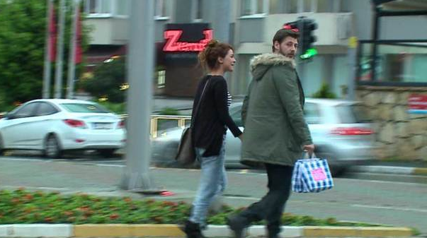 Ünlü isimler dudak dudağa yakalandı - Resim: 1