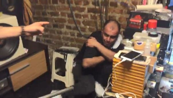 İstanbul’da dehşet anları! Para için arkadaşını sopa ve satırla dövdü! - Resim: 2