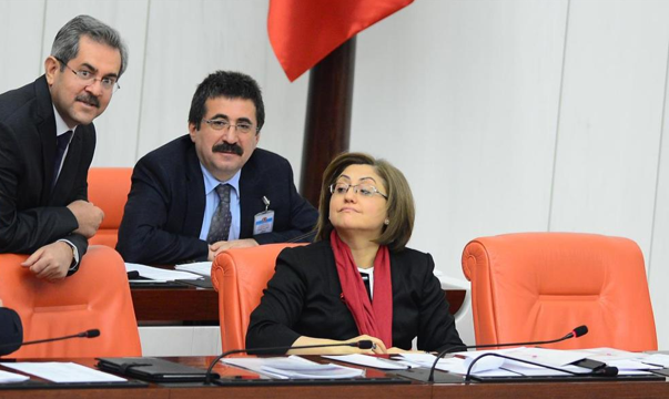 Kadın vekiller küfüre karşı ayaklandı - Resim: 2