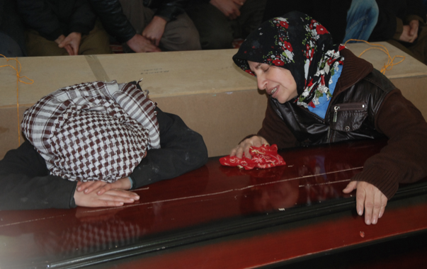 Tabuttaki bayrak babayı kahretti - Resim: 3