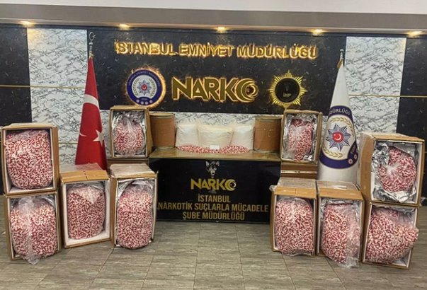 Bakan Ali Yerlikaya: 16 ilde uyuşturucu operasyonu düzenlendi! 99 zehir taciri yakalandı - Resim: 1