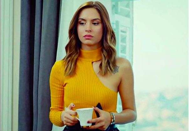 Yasak Elma'daki Lila süper minisiyle yıktı geçti pozları olay oldu! - Resim: 2