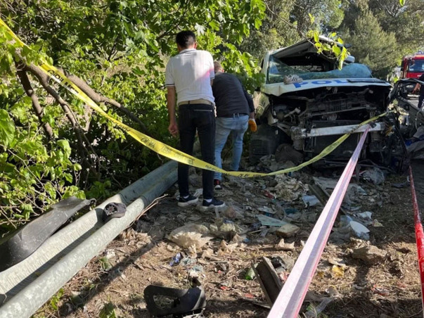 İzmir'de freni patlayan tır 6 araca çarptı: Ölü ve yaralılar var - Resim: 0