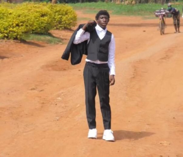 Görünüşü sebebiyle dışlanıp ormanda yaşayan genç köyüne döndü - Resim: 3