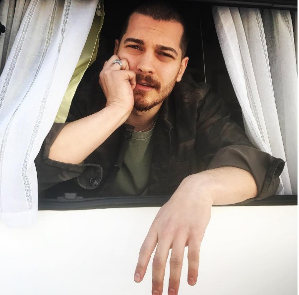 Çağatay Ulusoy'un yeni sevgilisi Buket Dizer mi beraber tatildeler - Resim: 4