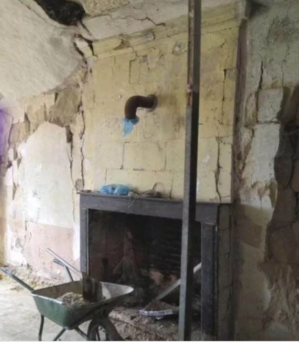 1 Euro'ya satın aldıkları çöplükten farksız mağara evi saraya dönüştürdüler - Resim: 4