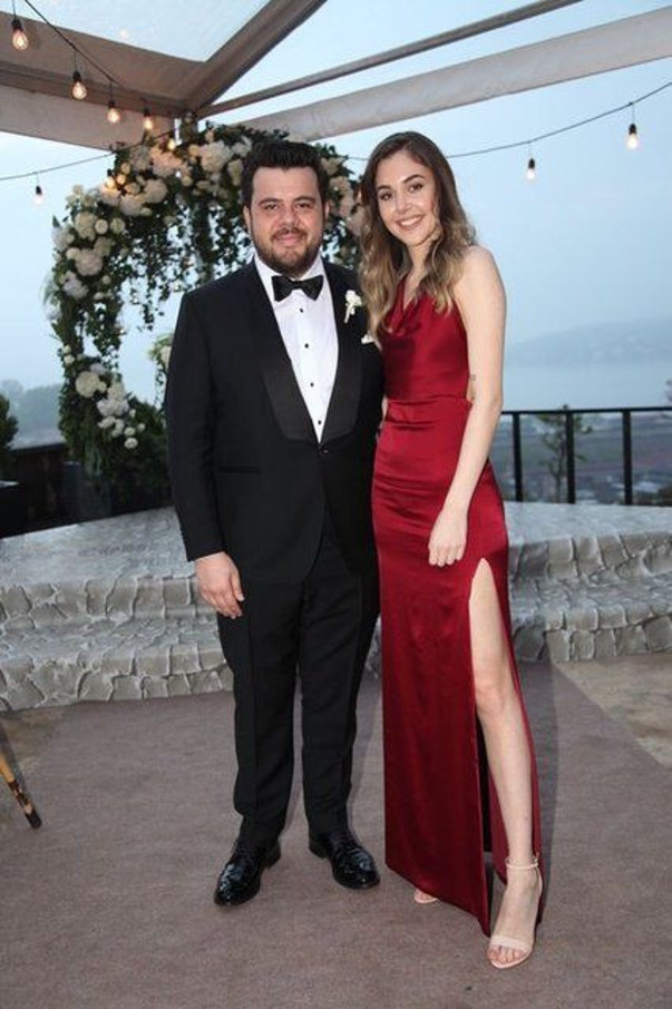 Eser Yenenler sevgilisi kimdir Berfu Yıldız kaç yaşında? - Resim: 2