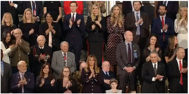  Melania Trump'ın kıyafeti sosyal medyada olay oldu! - Resim: 1