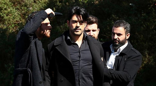 Kara Sevda dizisinde fena hata izleyenler hemen fark etti - Resim: 2