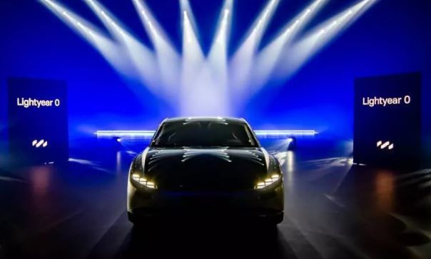 Öyle bir güneş enerjili otomobil yaptılar ki tek şarjla 7 ay gidiyor! Lightyear 0 tanıtıldı - Resim: 1