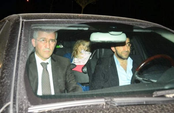 Tatlıses'in Elif'i anne kucağında görüntülendi - Resim: 1