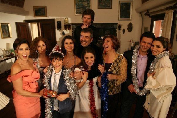 Selçuk Yöntem ve Zerrin Tekindor paylaşımı! Aşk-ı Memnu'nun yıldız oyuncuları bir arada! - Resim: 1