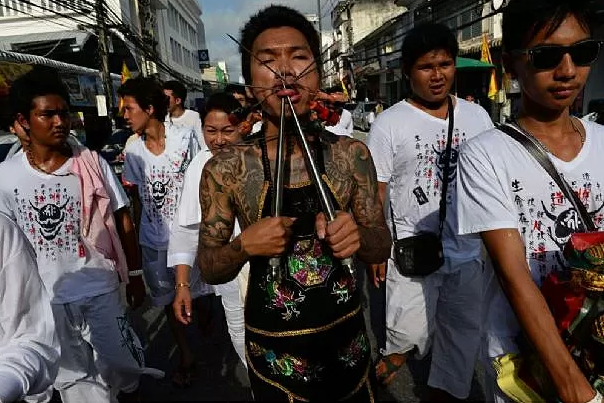 Günahlarından böyle arınıyorlar - Resim: 2