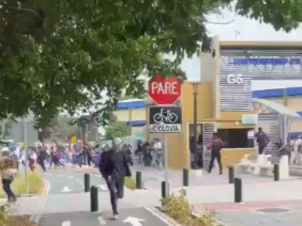 Ekvador'da iç karışıklık! Kartel çete üyeleri baskın düzenledi - Resim: 1