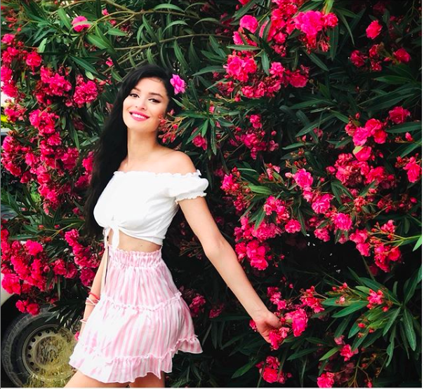 Ayşe Akın kimdir kaç yaşında Ayşe Akın boyu kaç santim? - Resim: 1