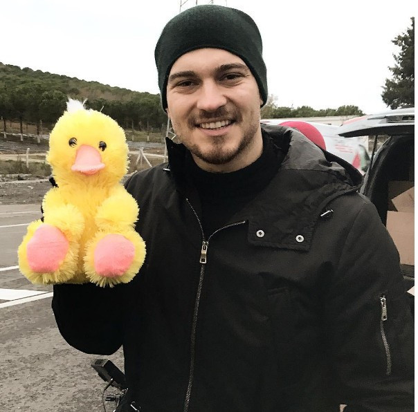 Çağatay Ulusoy'un sevgilisine bakın kimdir Diyar Onar? - Resim: 1