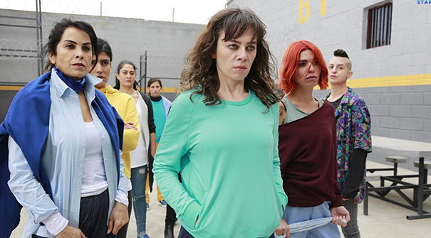 Avlu dizisinin oyuncusu açıkladı yaka paça kovuldu 'Lezbiyenim!' - Resim: 1