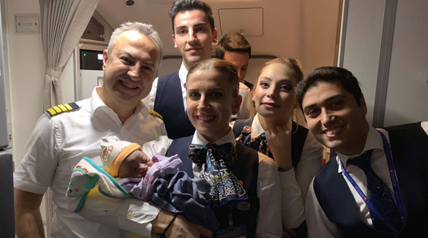 THY uçağında inanılmaz olay! 13 bin metrede doğum gerçekleşti - Resim: 1
