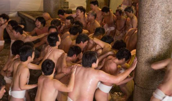 Binlerce erkek onun için soyundu - Resim: 3