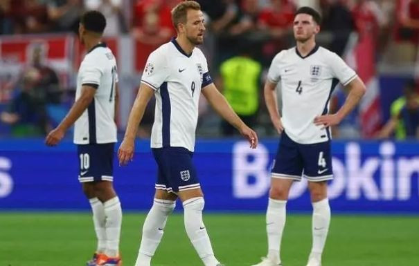 UEFA acımadı, cezayı kesti! İşte EURO 2024'te taraftarlar yüzünden ceza yiyen takımlar - Resim: 12