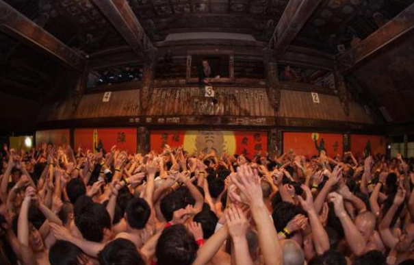 Binlerce erkek onun için soyundu - Resim: 2