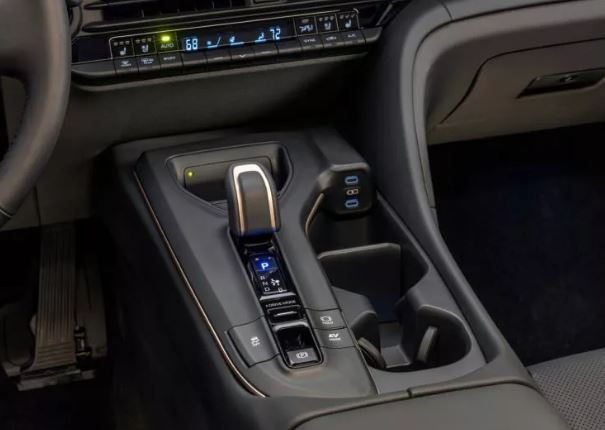 Yakıt konusunda çok cimri 2023 Toyota Crown tanıtıldı fiyatı 41 bin dolardan başlıyor - Resim: 3