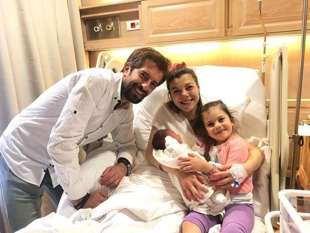 Begüm Topçu-Cantuğ Turay çiftinin ikinci bebek sevinci: "Biz 4 kişi olduk" - Resim: 2
