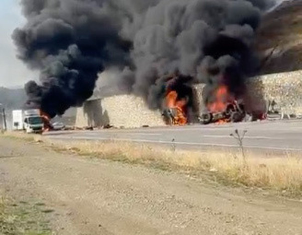Siirt'te korkun&ccedil; kaza! Seyir halindeki ara&ccedil; patladı - Resim: 0