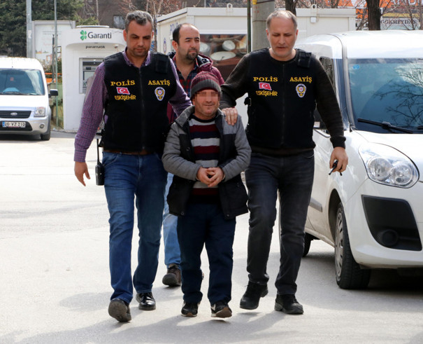 Eskişehir'de 'Büyü bozuyorum' diye insanları dolandırdığı ortaya çıktı - Resim: 0