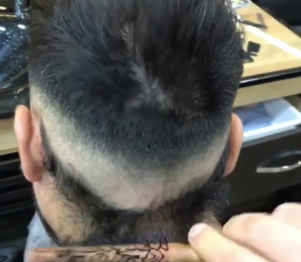 Genç adamın hali çok fena kazağının markası ne? - Resim: 3