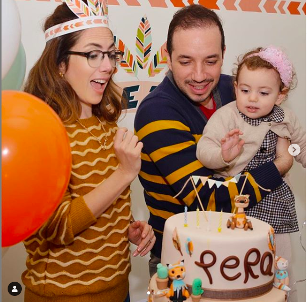 Akasya Aslıtürkmen kimdir kaç yaşında vize dolandırıcılarının hedefinde - Resim: 0