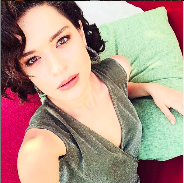 Yasak Elma'daki Zehra'nın göğüs ucu göründü takipçileri affetmedi - Resim: 4