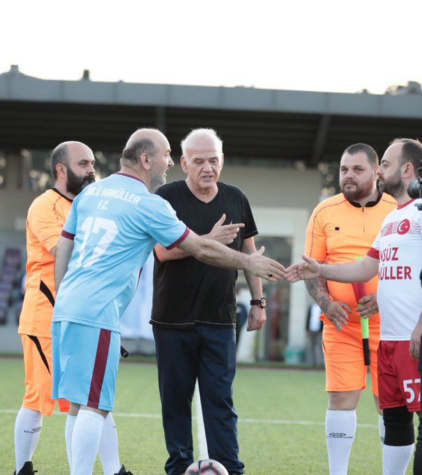 AK Parti İstanbul İl Başkanı Kabaktepe, ünlülerle 'dostluk maçı'na çıktı! Hakem Ahmet Çakar'dı - Resim: 1