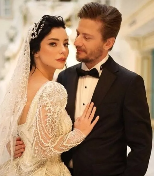 Yine eski kocasıyla yakalandı Merve Boluğur çılgına döndü muhabire saydırdı - Resim: 1